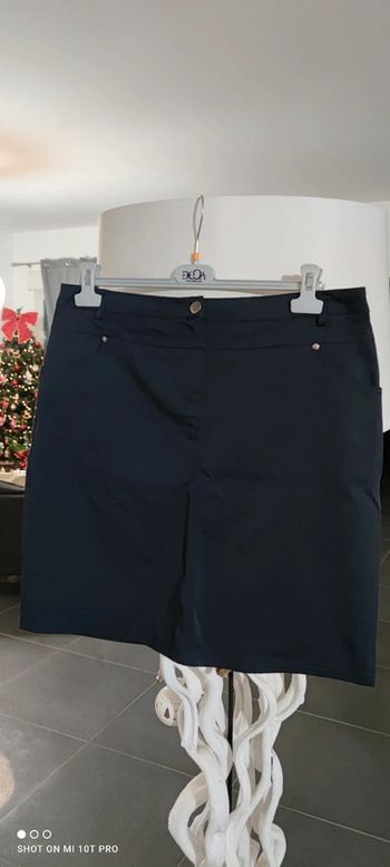 Jolie jupe marine t44