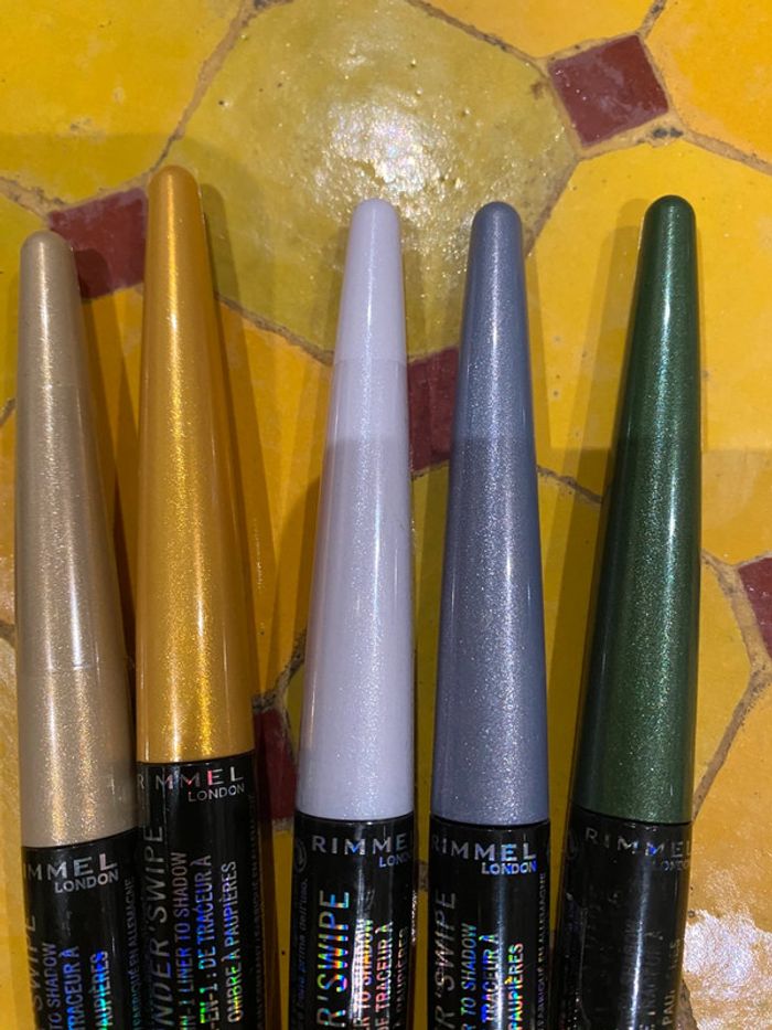 Eye liner couleur - photo numéro 2
