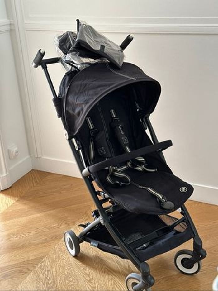 Vends pousette Cybex Libelle + barre protection + habillage pluie en très bon état