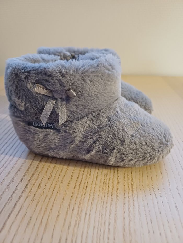 Chaussons isotoner taille 24 - photo numéro 1
