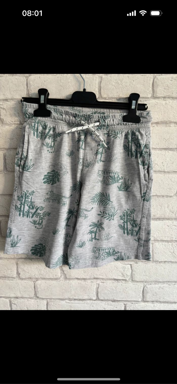 Short c&a taille 9 /10 ans