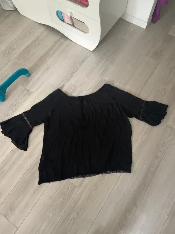 Tunique noire transparente dentelle