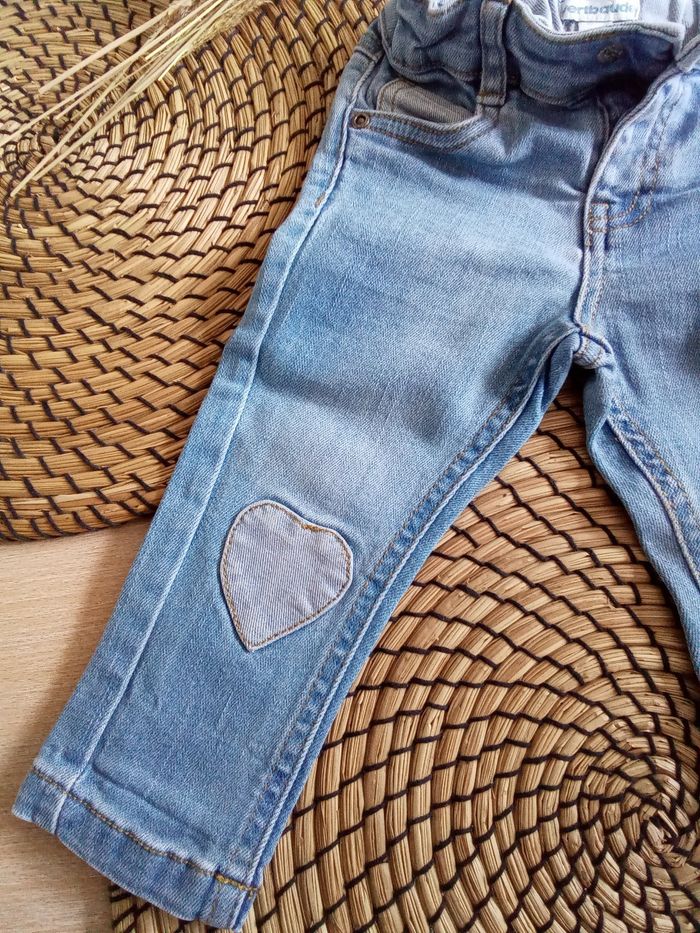 Pantalon jean avec coeurs Vertbaudet taille 12 mois - photo numéro 4