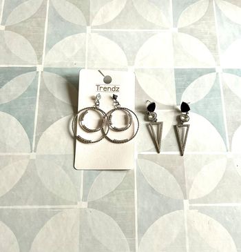 Lot de 2 paires de boucles d’oreilles - Etat: neuf