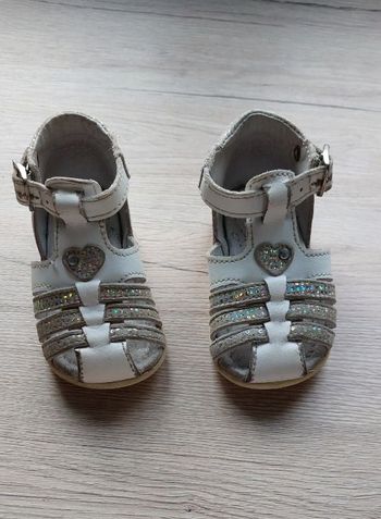 Chaussures bébé fille montantes été Taille 17