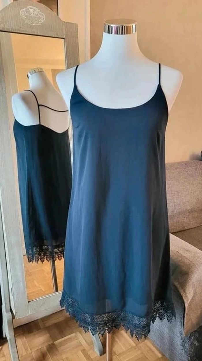Robe doublée dentelle chic Vila