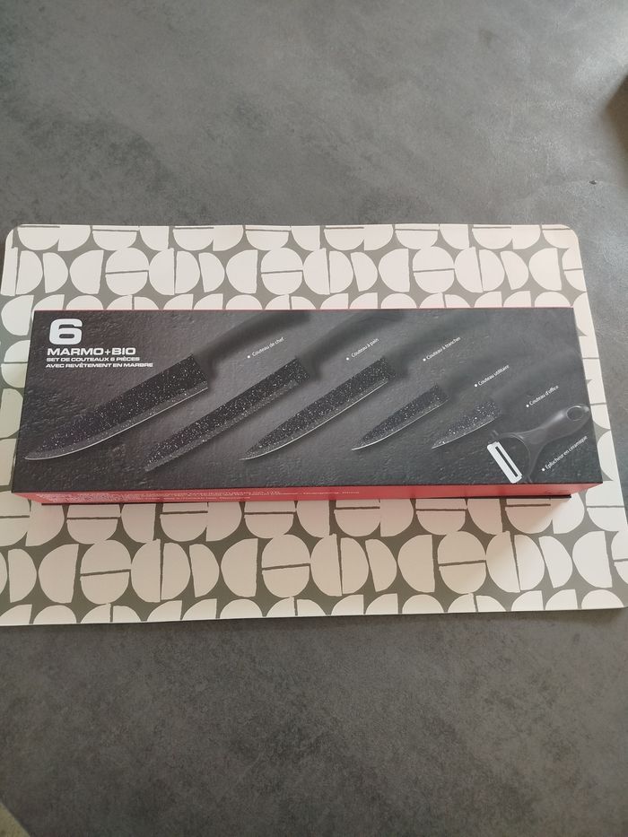 Set de couteaux 6 pièces revêtement marbre - photo numéro 2