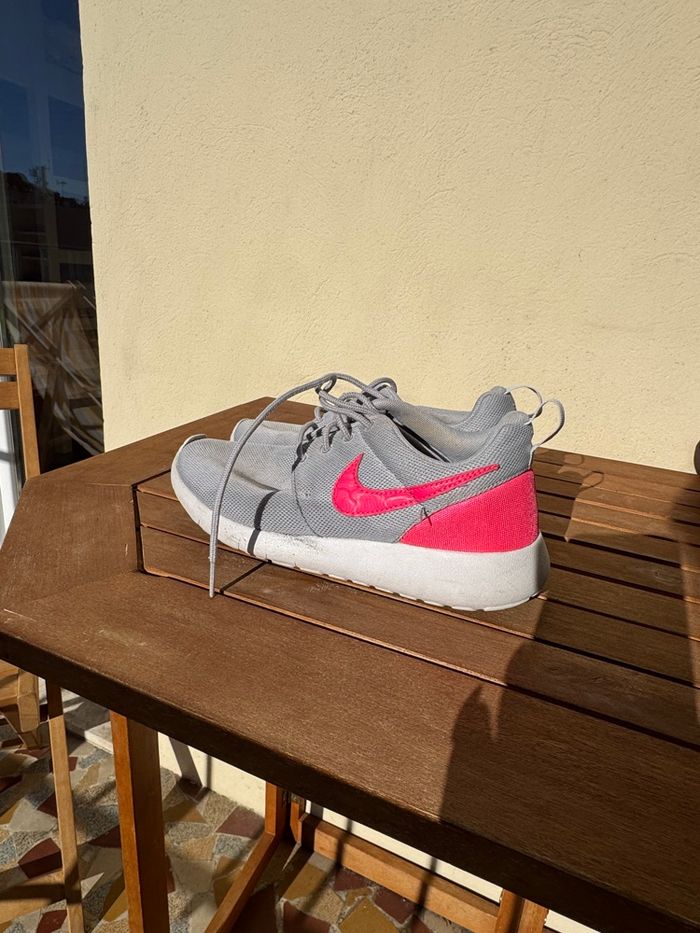 Basket Nike Roshe one gs « hyper pink » - photo numéro 2