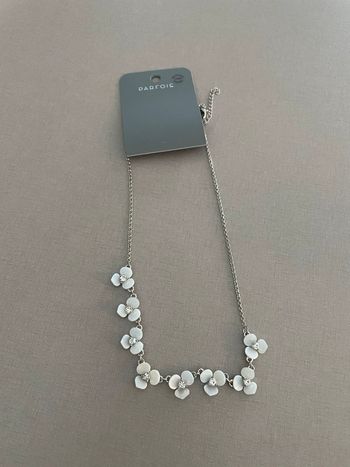 Collier fleurs nacré