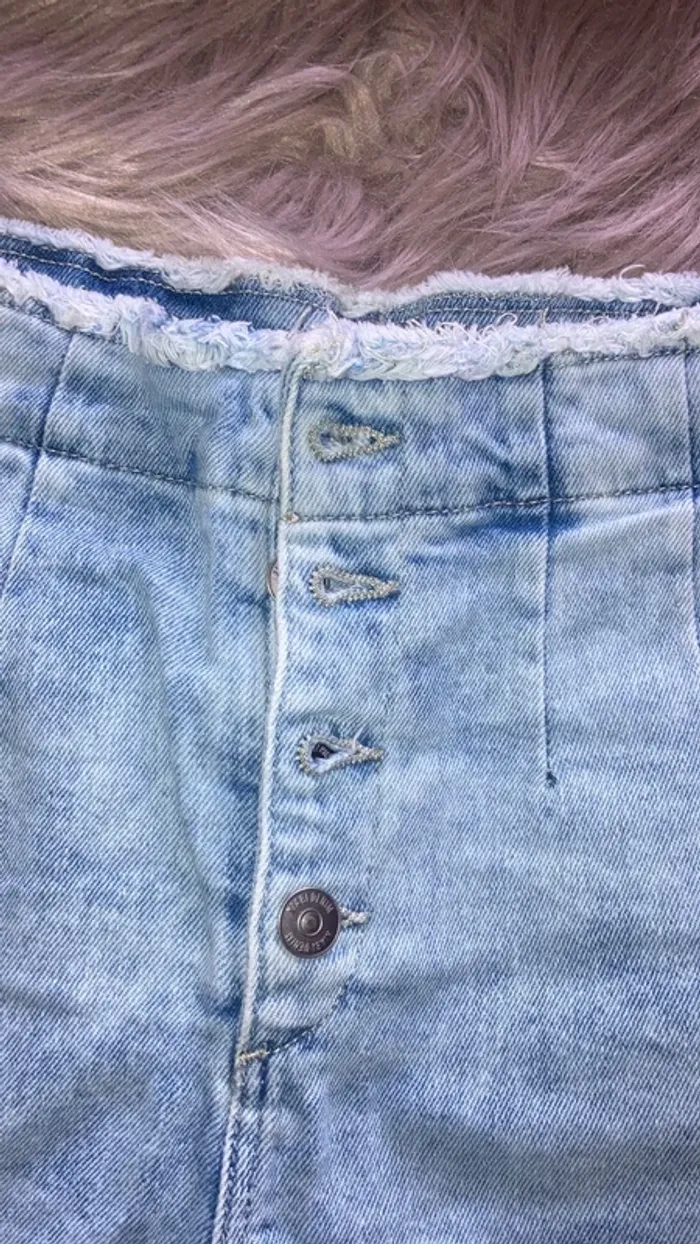 Short en jeans modèle été 2021 taille 40 - photo numéro 3