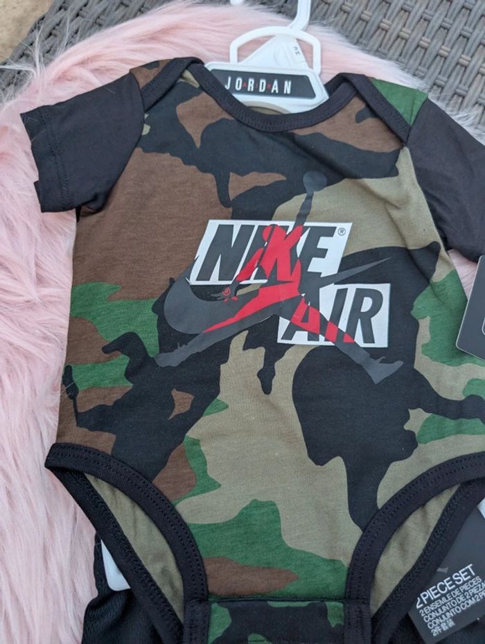 Ensemble Nike air Jordan neuf. 3 mois - photo numéro 8