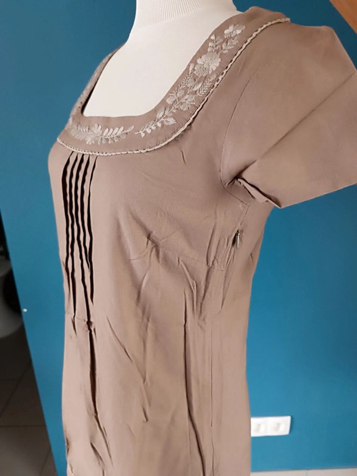 Robe beige neuve - photo numéro 3
