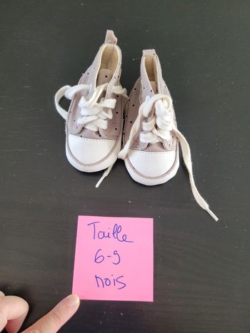 Petites baskets Taille 6-9 mois