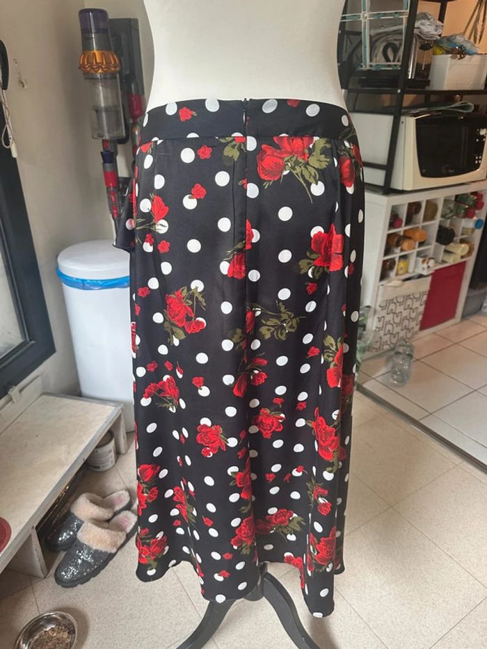 Jupe longue rouge et noire avec roses - Zara - photo numéro 2