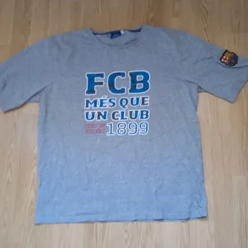 FC Barcelona XXL – Tee-shirt gris stylé pour fans engagés