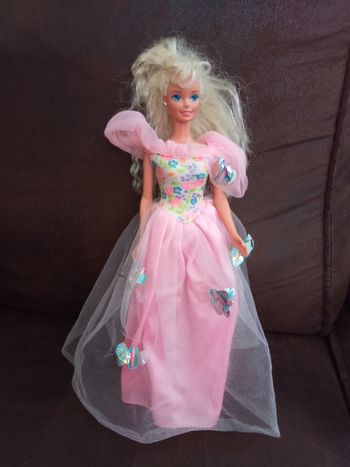 Ancienne Poupée "Mattel" (Malaisie)