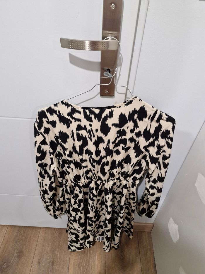 Robe beige et noire - photo numéro 2