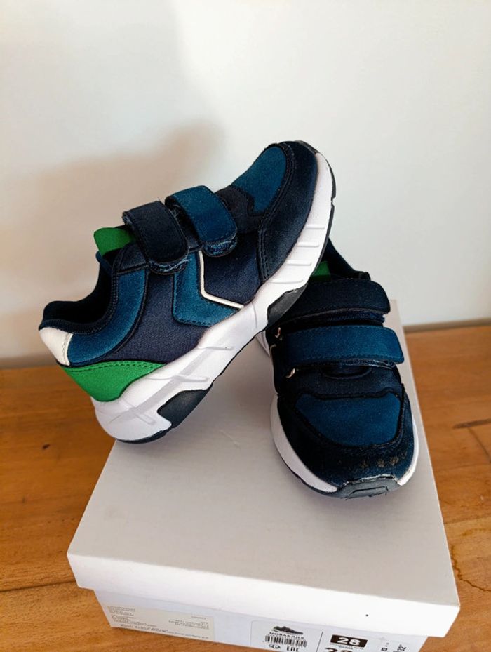 Baskets bleu marine et verte t.28 DPAM