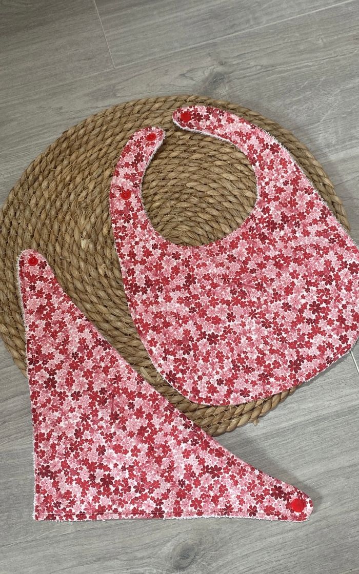 Lot 2 bavoirs liberty rouge fait main