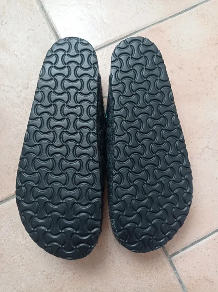 Chaussons gris - photo numéro 2