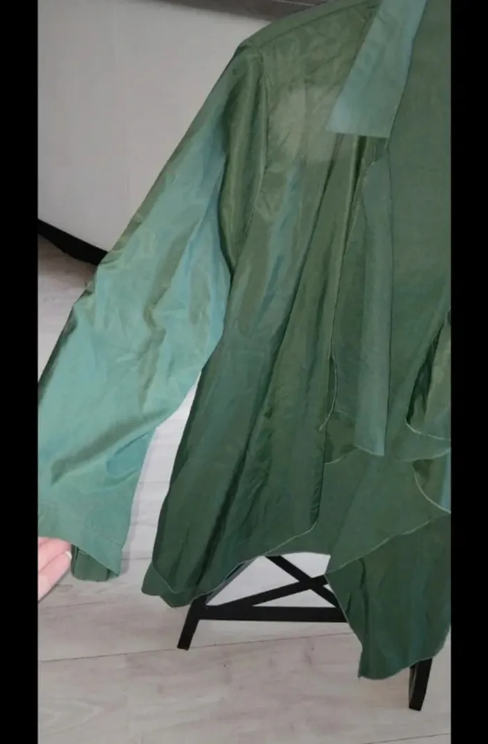Veste verte Shein taille 1XL. Porté ouvert.
Neuve jamais portée - photo numéro 2