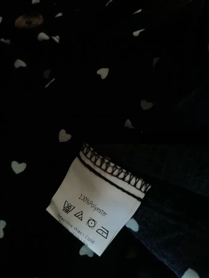Chemise/blouse à manches longues, noir à coeurs - Taille M - photo numéro 4