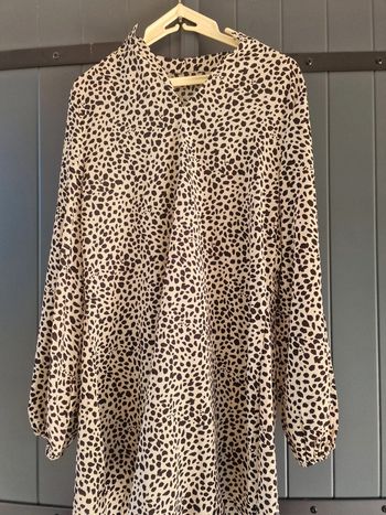 Robe droite beige a imprimé animal