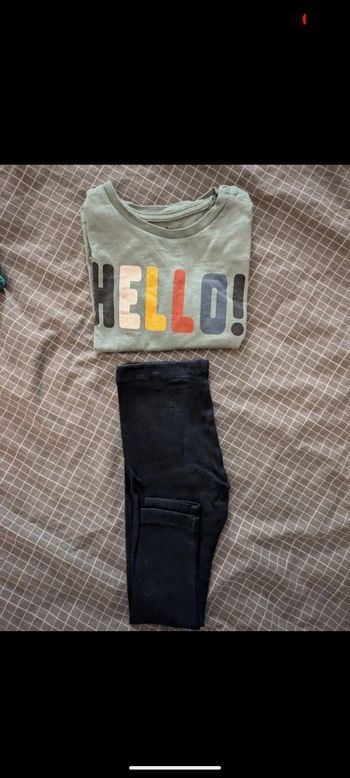 Ensemble legging et tee-shirt manches longues