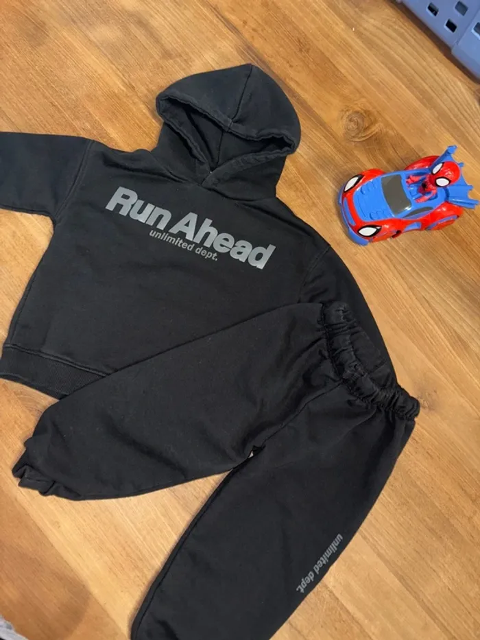 Ensemble jogging noir Zara 3 ans neuf