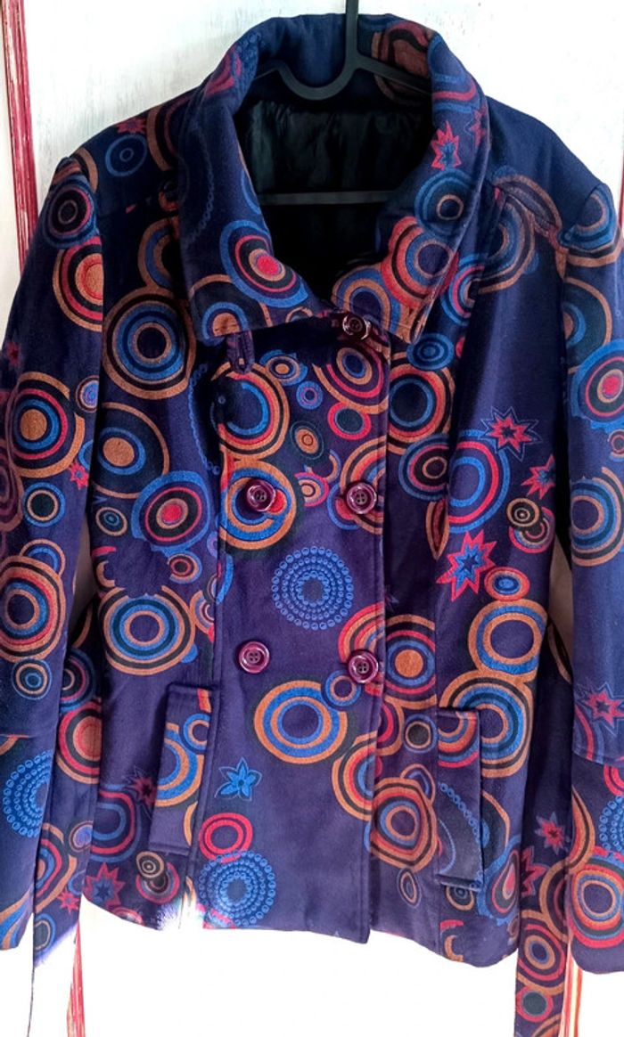 Veste mi longue avec ceinture. Taille 40.