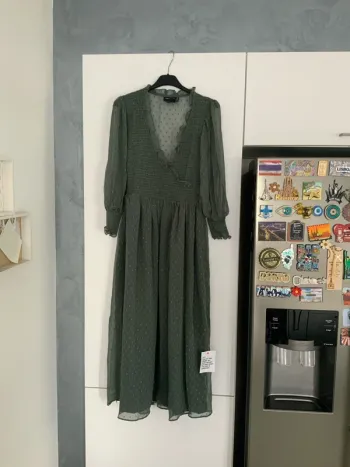 Robe asos kaki neuve taille 36 mi longue