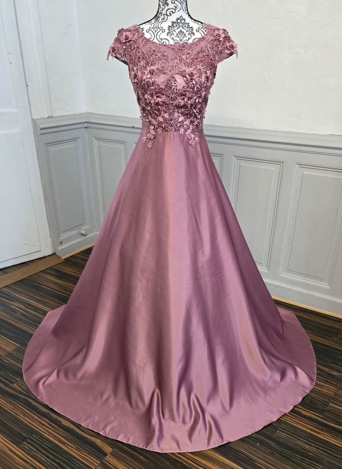 robe cérémonie dentelle et bas satiné vieux rose Taille 36
