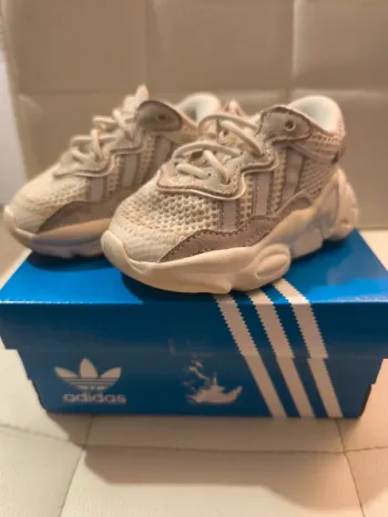 Baskets adidas ozweego taille 20