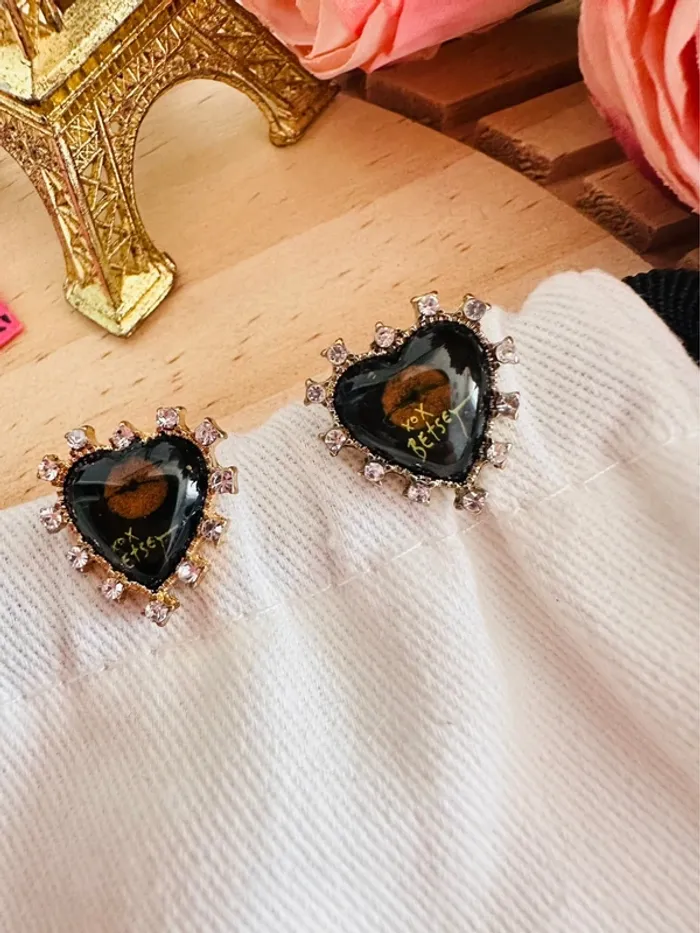 👄Boucles d’oreilles cœur noir strass Betsey Johnson – modèle rare XOX - photo numéro 2