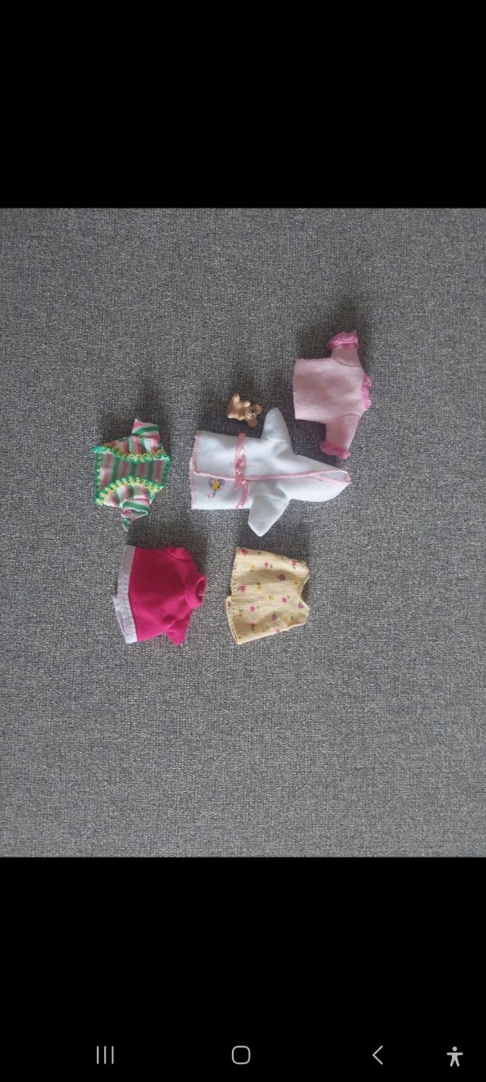 Lot de vêtements enfants Barbie
