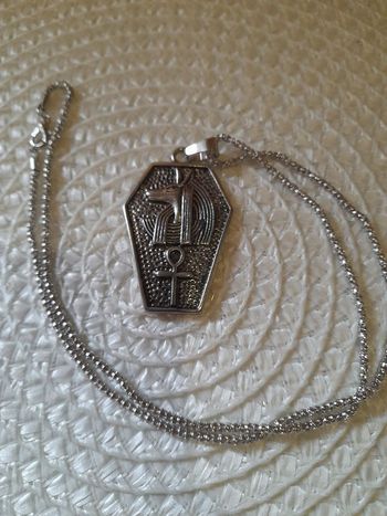 Chaîne avec médaillon égyptien