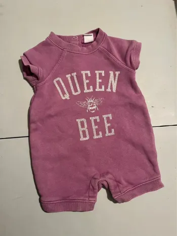 Très belle combinaison violette courte manche  bébé fille