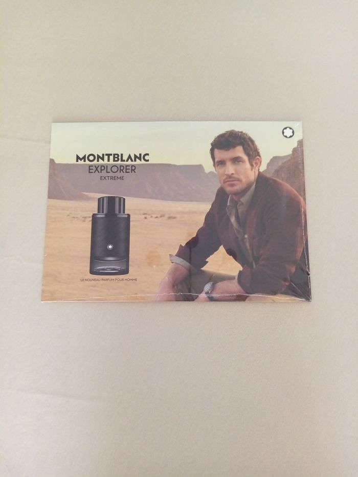 Présentoir publicitaire en carton (Montblanc)