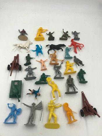 Lot de 29 figurines Soldats divers