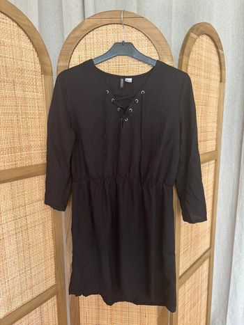 Robe noir laçage H&M taille 42