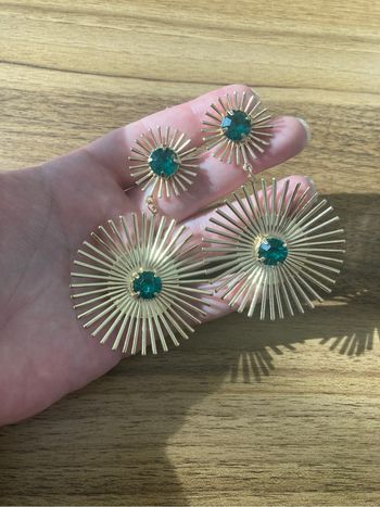 Boucles d’oreilles pendantes NEUVES femme de forme ronde couleur doré et vert