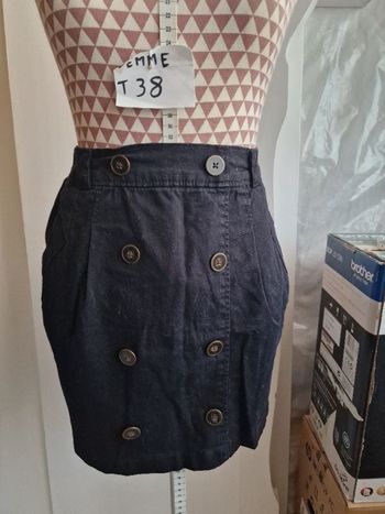 Jupe boule, noir, en coton, en très très bon état ,longueur 40cm,marque Zara =8€