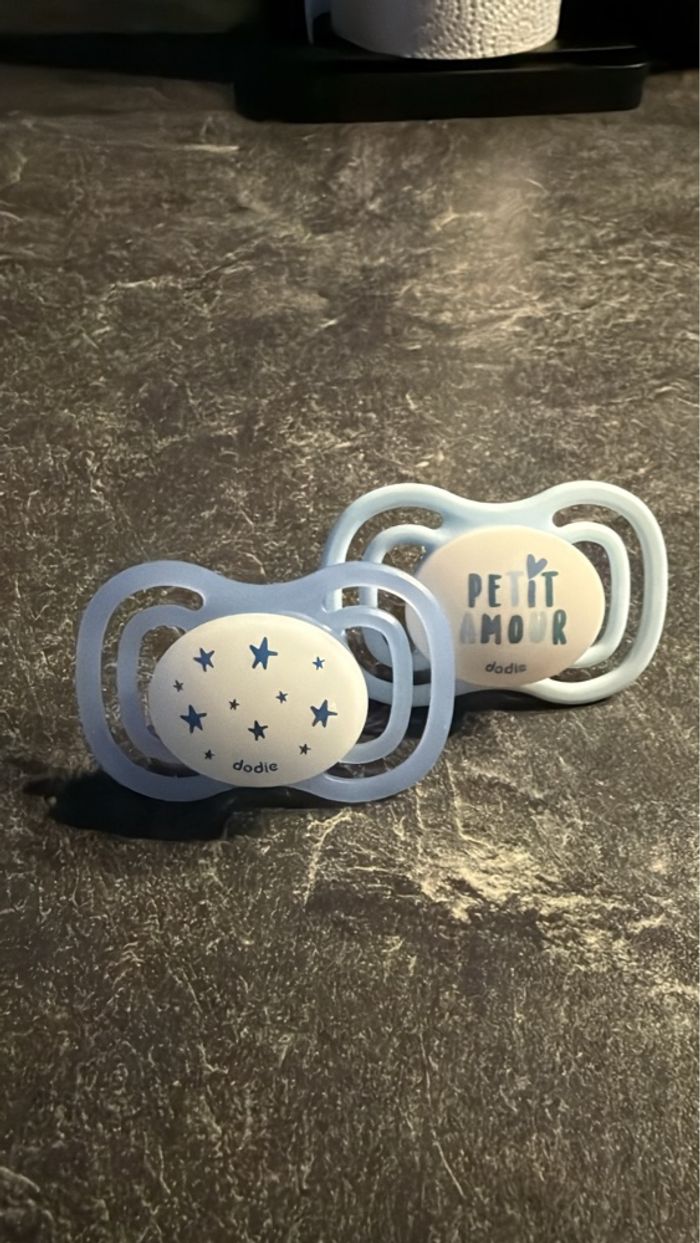 Lot 2 sucettes Dodie Extra forme anatomique 0-6mois - photo numéro 2