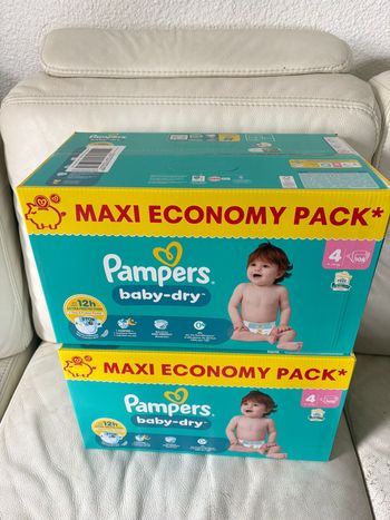 Lot de 2 maxi packs 108 (soit 216) couches Pampers Baby Dry taille 4 (9-14 kg)