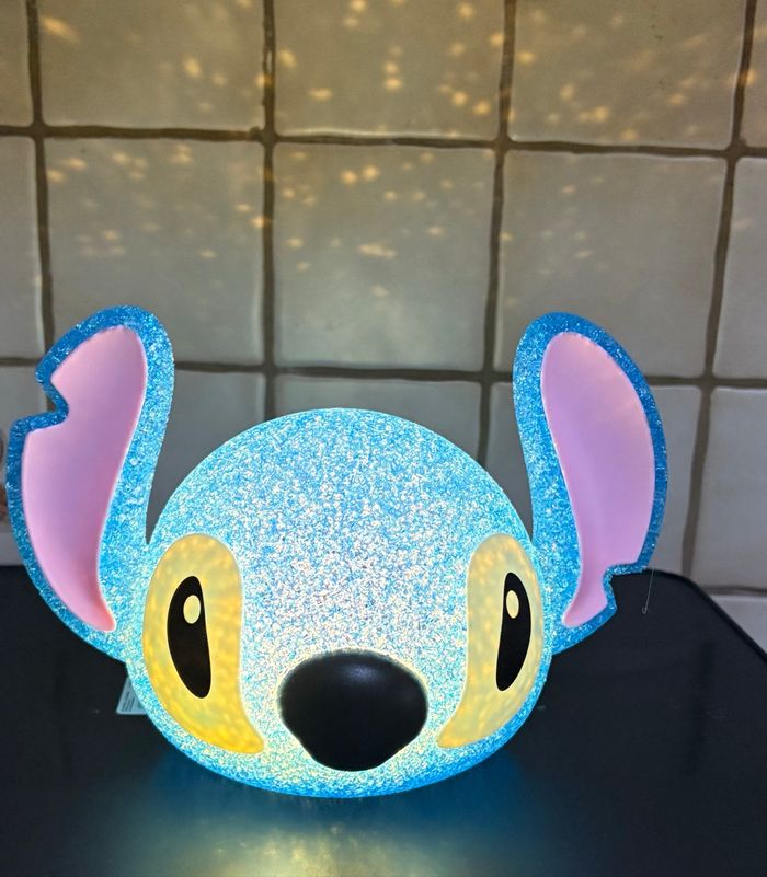 Veilleuse 3D Stitch avec projection de particules lumineuses (20 x 15 x 12 cm) Neuve - photo numéro 3