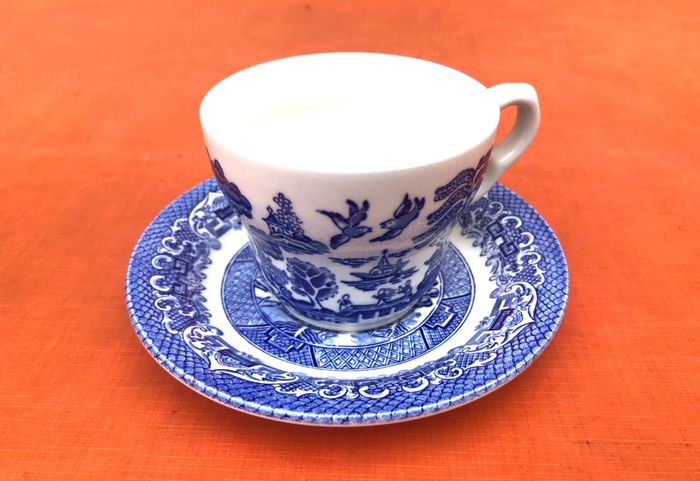 Années 1960 Tasse / Soucoupe  Céramique émaillée décor Japonisant  " Blue Willow " - photo numéro 2