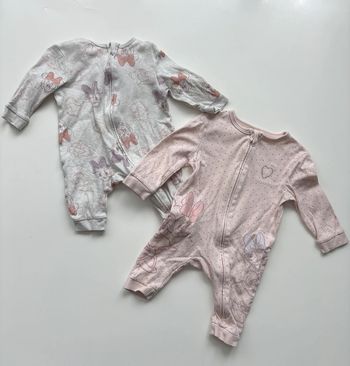 Lot de 2 combinaisons sans pied 6mois