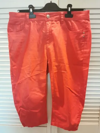 Superbe Pantacourt corail 40