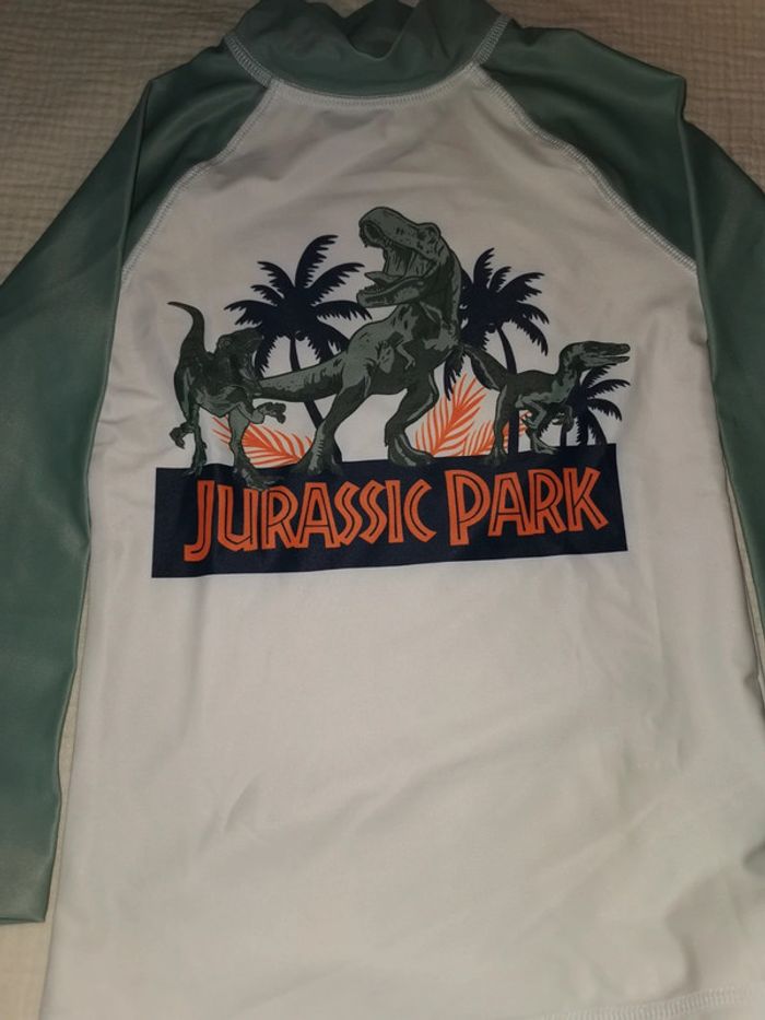 Tee-shirt anti-uv jurassic Park neuf Taille 5 ans - photo numéro 2