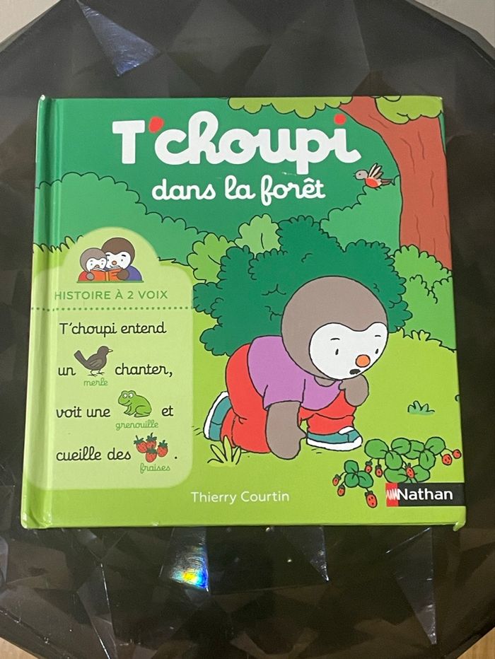 Livre tchoupi dans la forêt